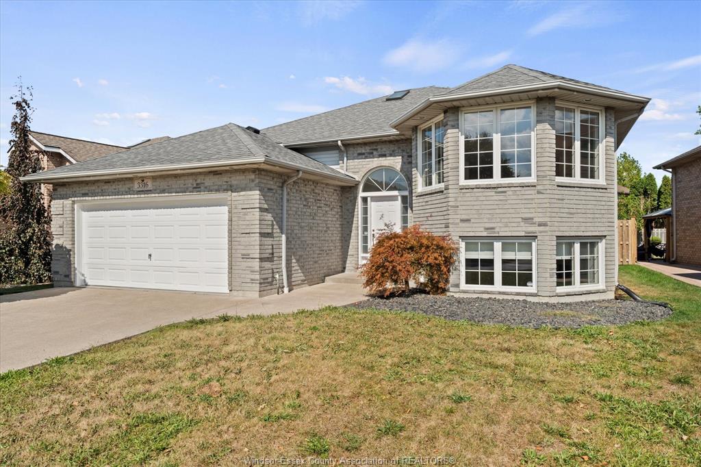 MLS# 26016634: 3316 Kenilworth, Windsor, Canada