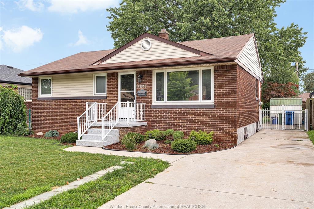 MLS# 26016651: 3849 HILLCREST, Windsor, Canada