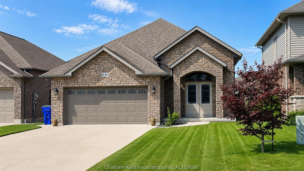MLS# 26016628: 422 Twilight Trail, Chatham, Canada