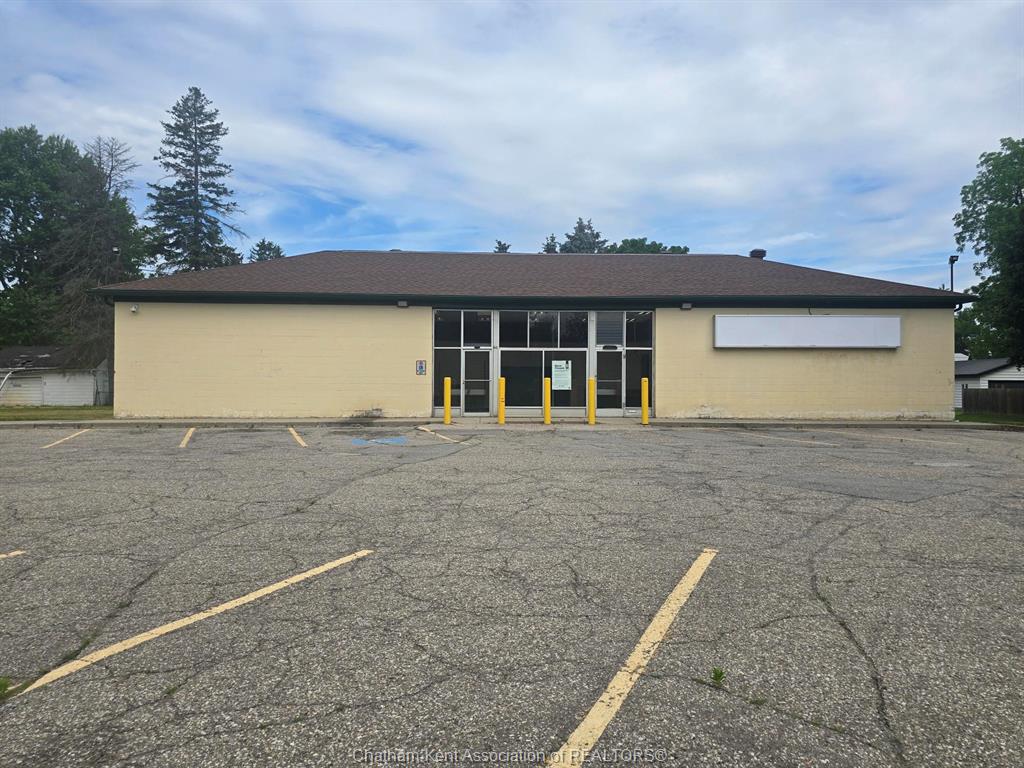 MLS# 26014245: 160 OAK Street, Bothwell, Canada