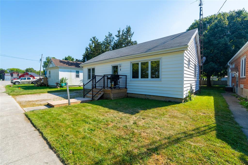 MLS# 26016892: 5 Bank Street, Tupperville, Canada