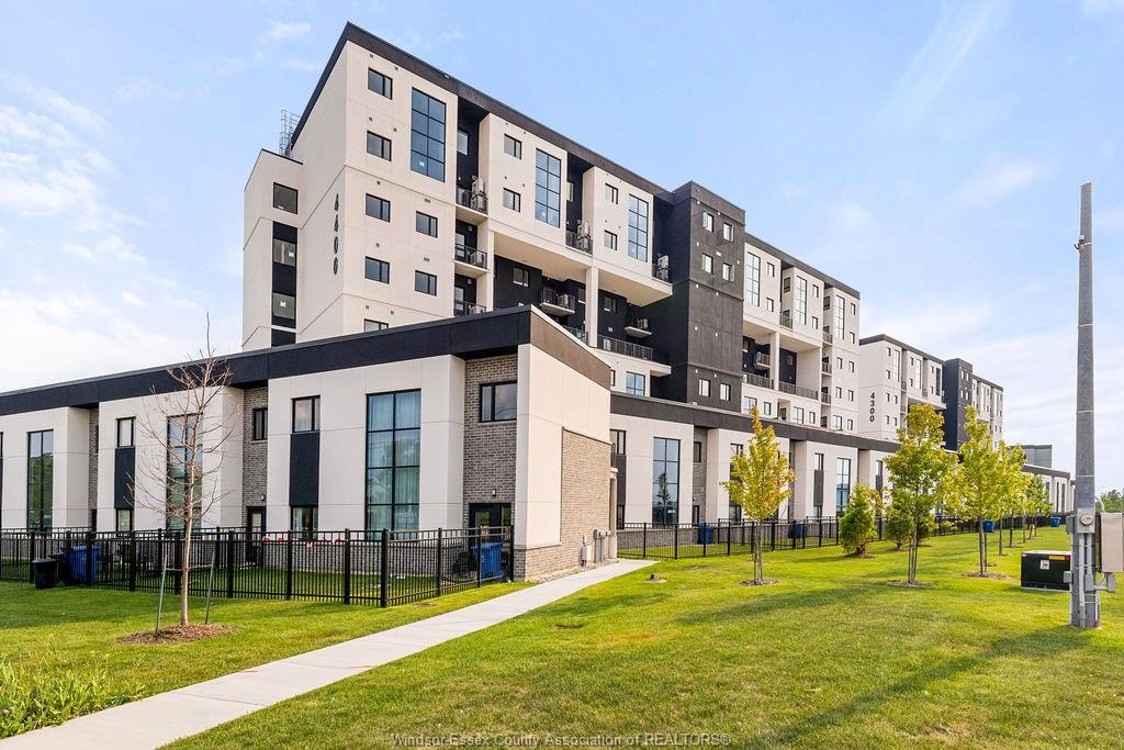 MLS# 26017158: 4400 LAURIER Parkway Unit# 531, LaSalle, Canada