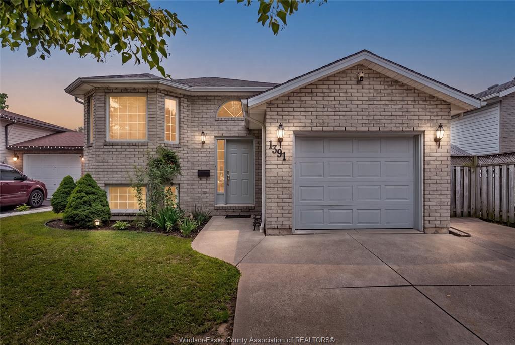 MLS# 26017275: 1391 FULLER Crescent, Windsor, Canada