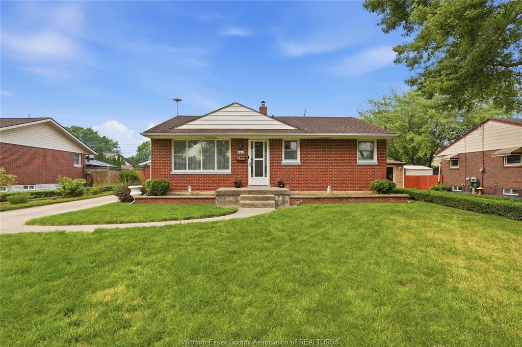 MLS# 26017371: 2631 ASKIN Avenue, Windsor, Canada