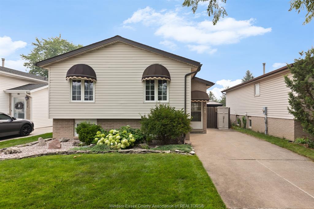 MLS# 26017376: 3040 LOEBACH, Windsor, Canada