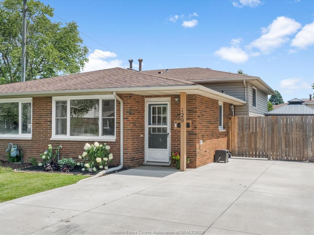 MLS# 26016828: 129 Lansdowne Avenue, Kingsville, Canada