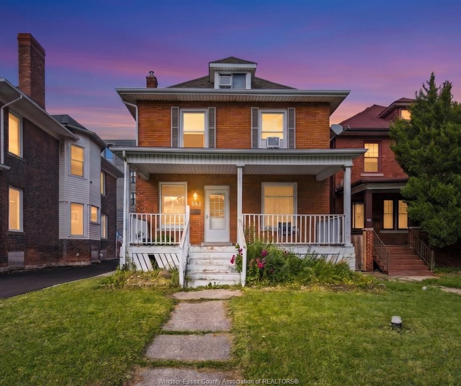 MLS# 26017412: 542 VICTORIA Avenue, Windsor, Canada