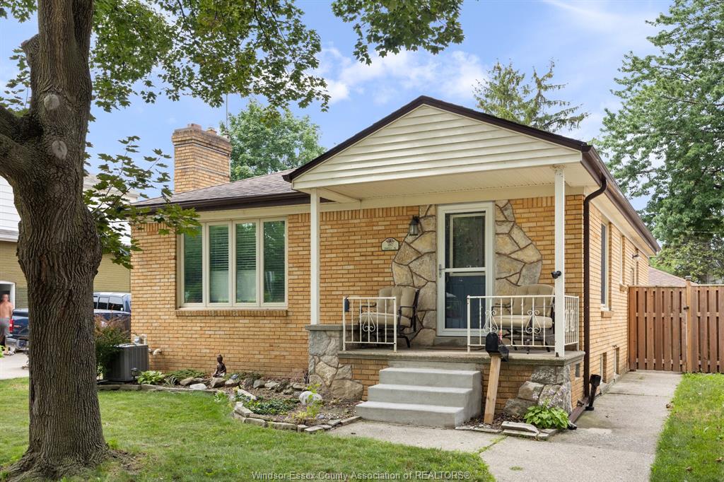 MLS# 26017435: 287 ISABELLE Place, Windsor, Canada