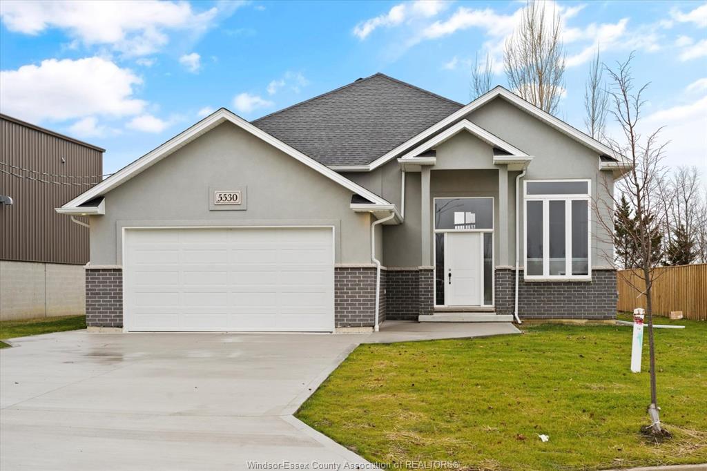 MLS# 26017446: 4511 URSULA, Lakeshore, Canada
