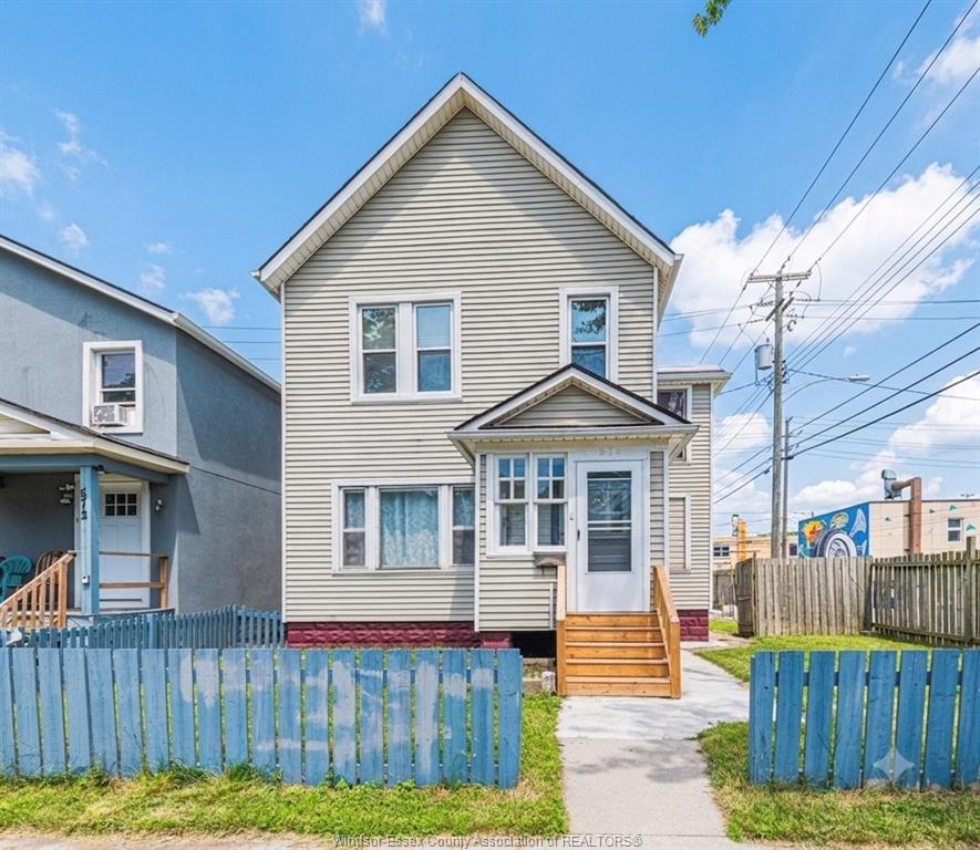 MLS# 26017466: 576 JANETTE, Windsor, Canada