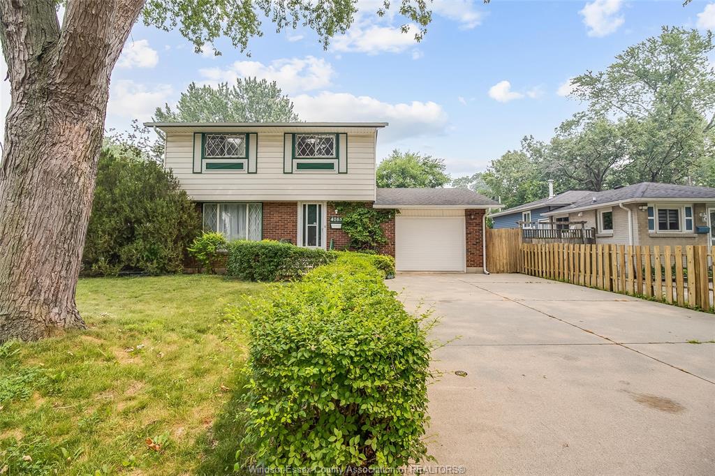 MLS# 26016942: 4065 WHITNEY, Windsor, Canada