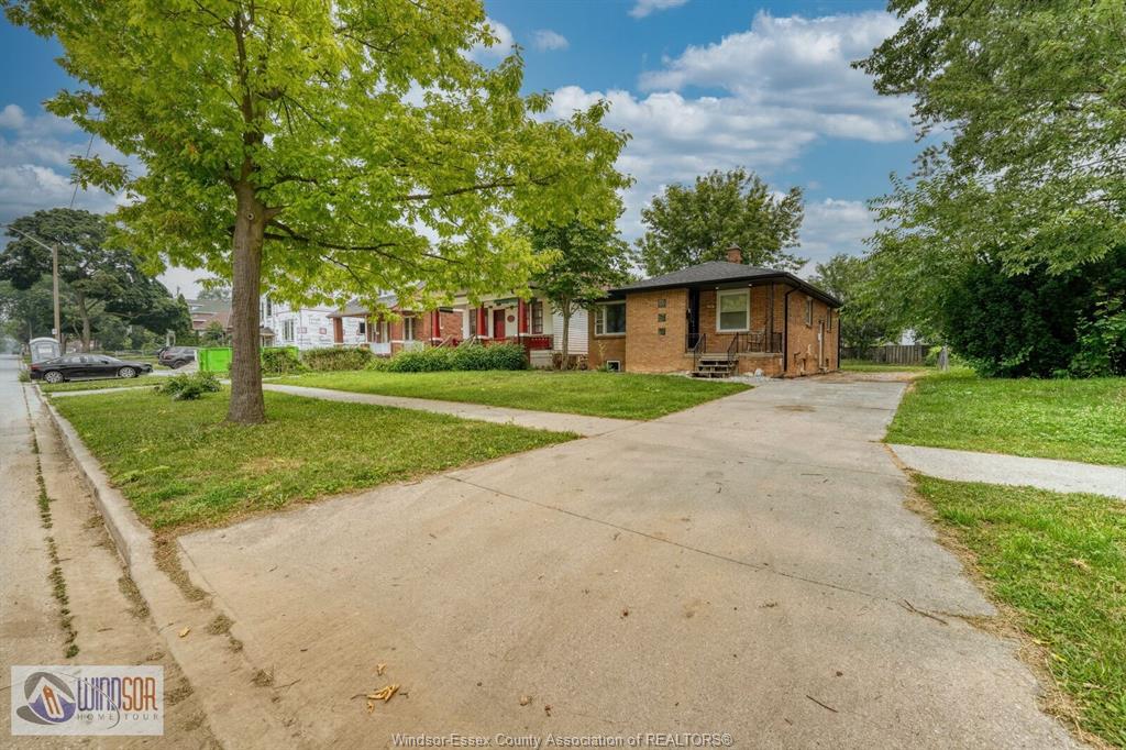 MLS# 26017493: 736 PARTINGTON Avenue, Windsor, Canada