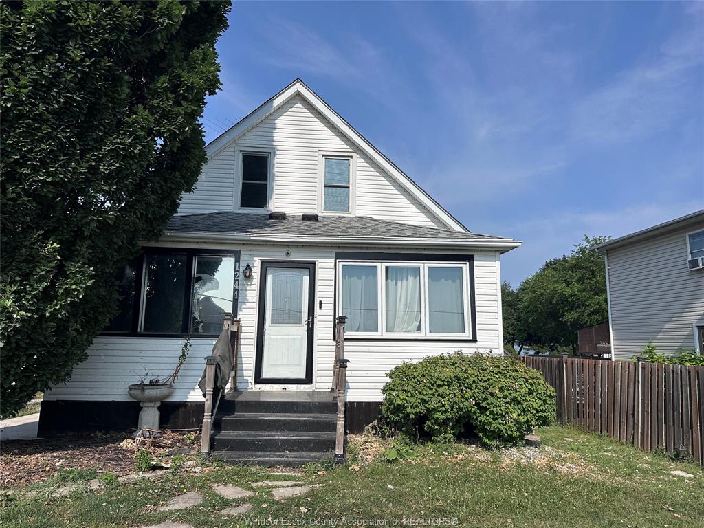 MLS# 26017530: 1244 FRONT Road Unit# UPPER, Amherstburg, Canada