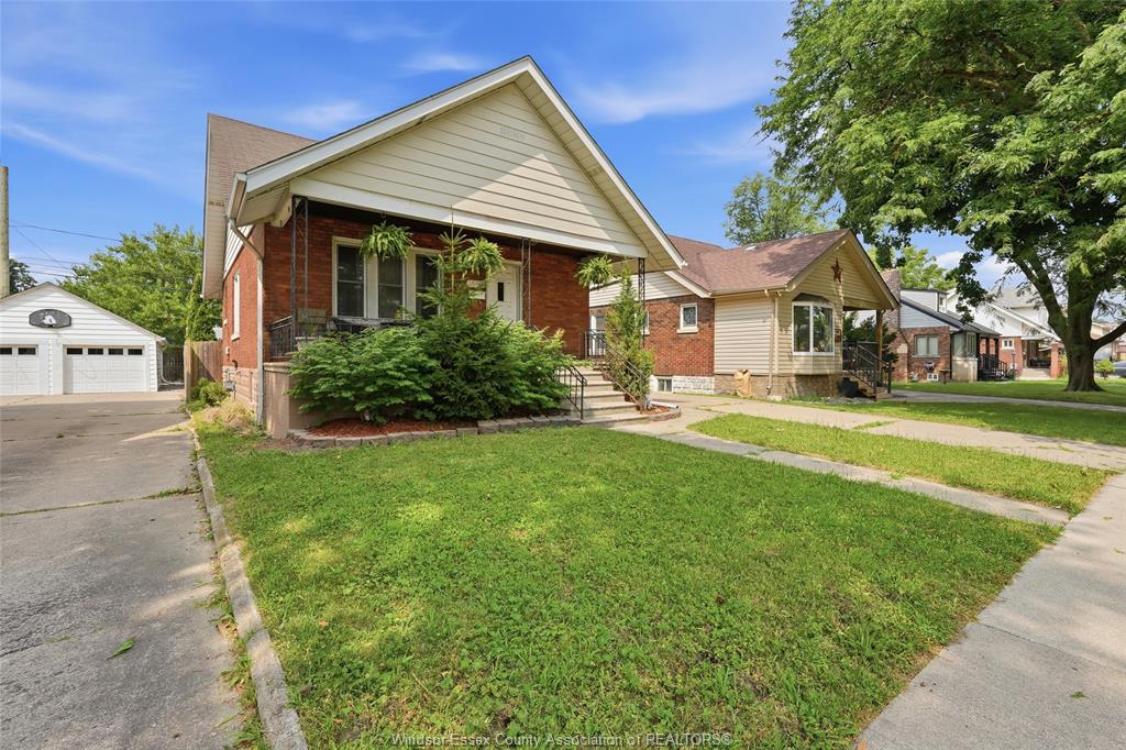 MLS# 26017559: 1585 PILLETTE, Windsor, Canada