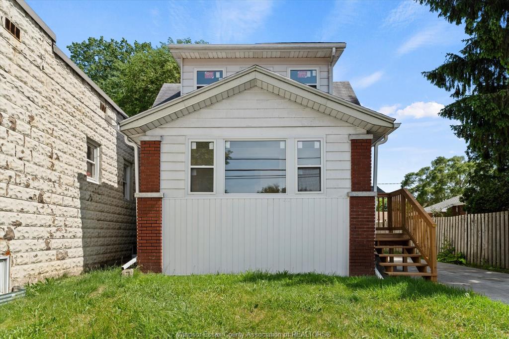 MLS# 26017499: 6045 Wyandotte Street, Windsor, Canada