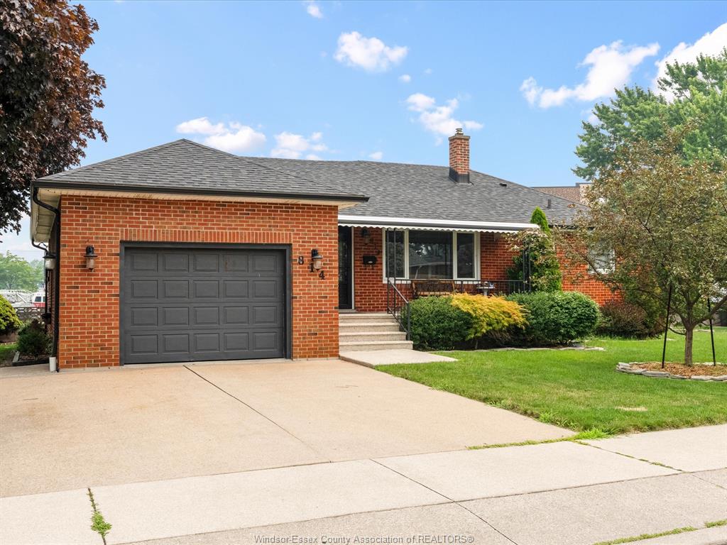 MLS# 26017363: 814 WATSON Avenue, Windsor, Canada