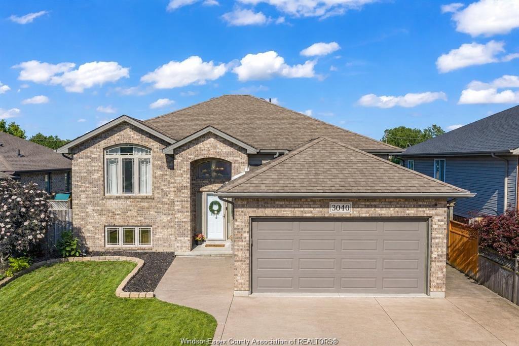 MLS# 26017765: 3040 TROUP CRESCENT #UPPER, Windsor, Canada