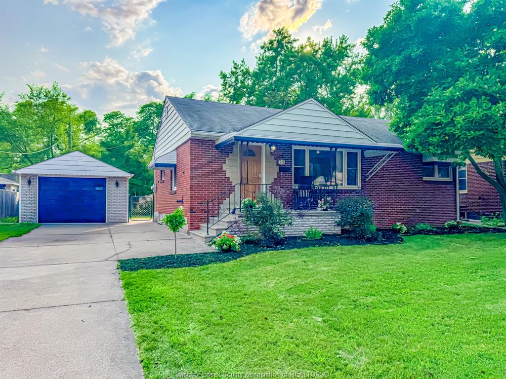 MLS# 26017706: 979 BELLEPERCHE PLACE, Windsor, Canada