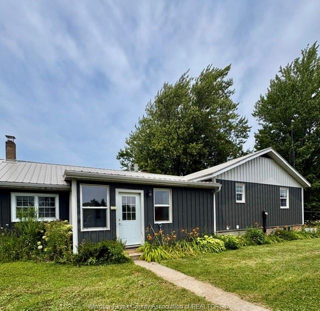 MLS# 26017558: 949 East West Rd, Pelee Island, Canada