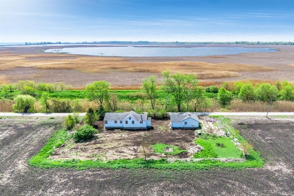 MLS# 26017869: 1833 Mersea Rd E, Leamington, Canada