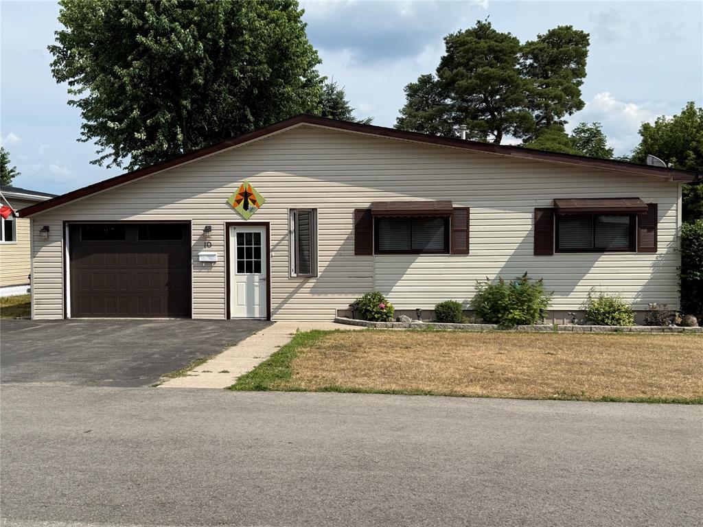 MLS# 26018096: 10 VELMA Street, Strathroy, Canada