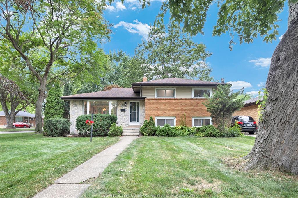 MLS# 26018190: 465 GREENDALE Drive, Windsor, Canada