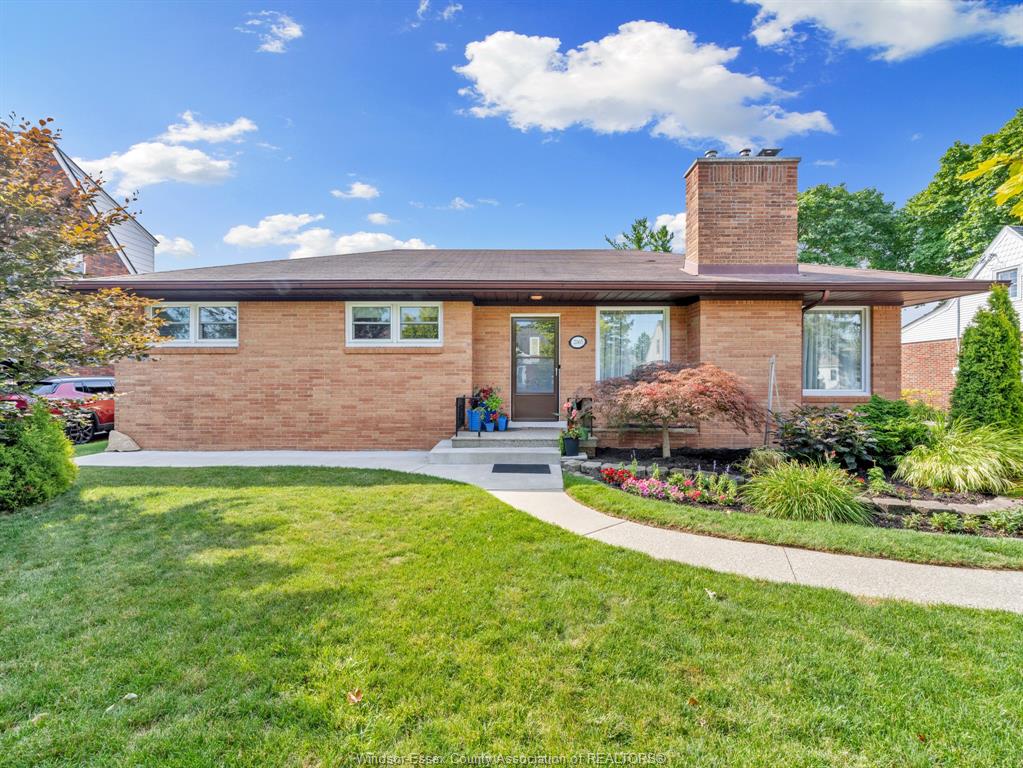 MLS# 26018206: 2065 VERDUN Avenue, Windsor, Canada