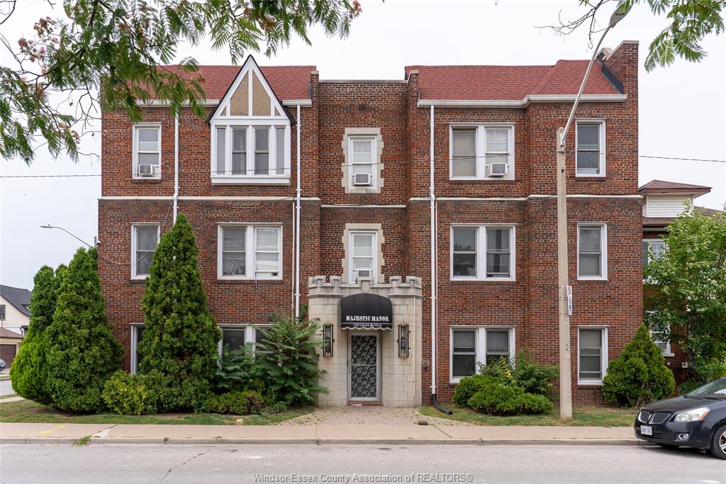 MLS# 26018002: 710 Giles Boulevard Unit# 302, Windsor, Canada