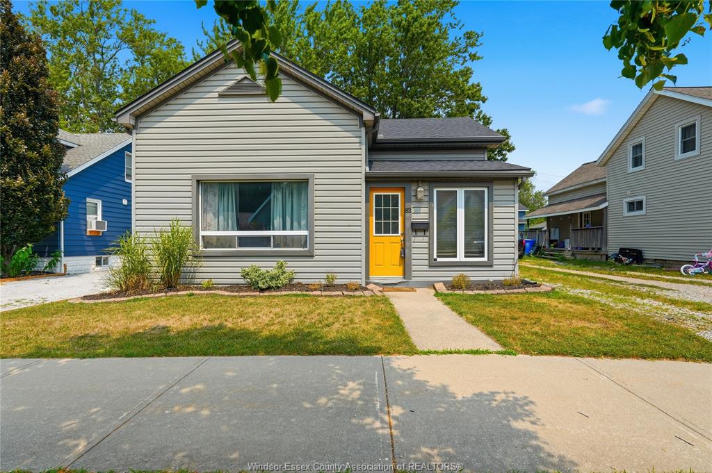 MLS# 26018224: 82 PEARL Street, Kingsville, Canada