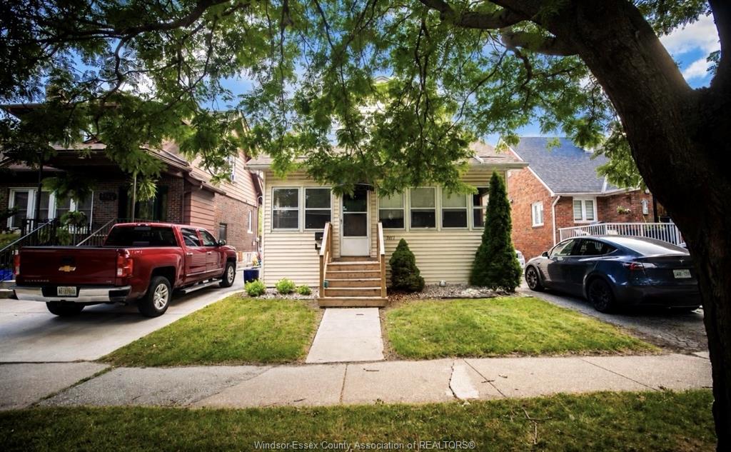 MLS# 26018544: 2177 Dougall  Unit# Upper, Windsor, Canada