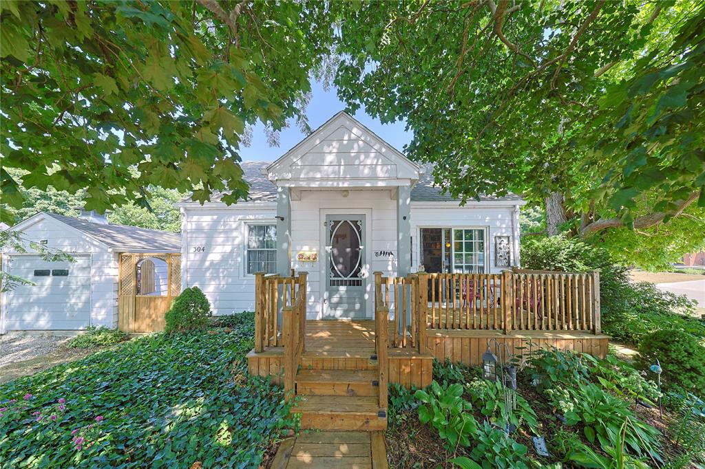 MLS# 26018608: 304 LORNE Avenue, Wallaceburg, Canada