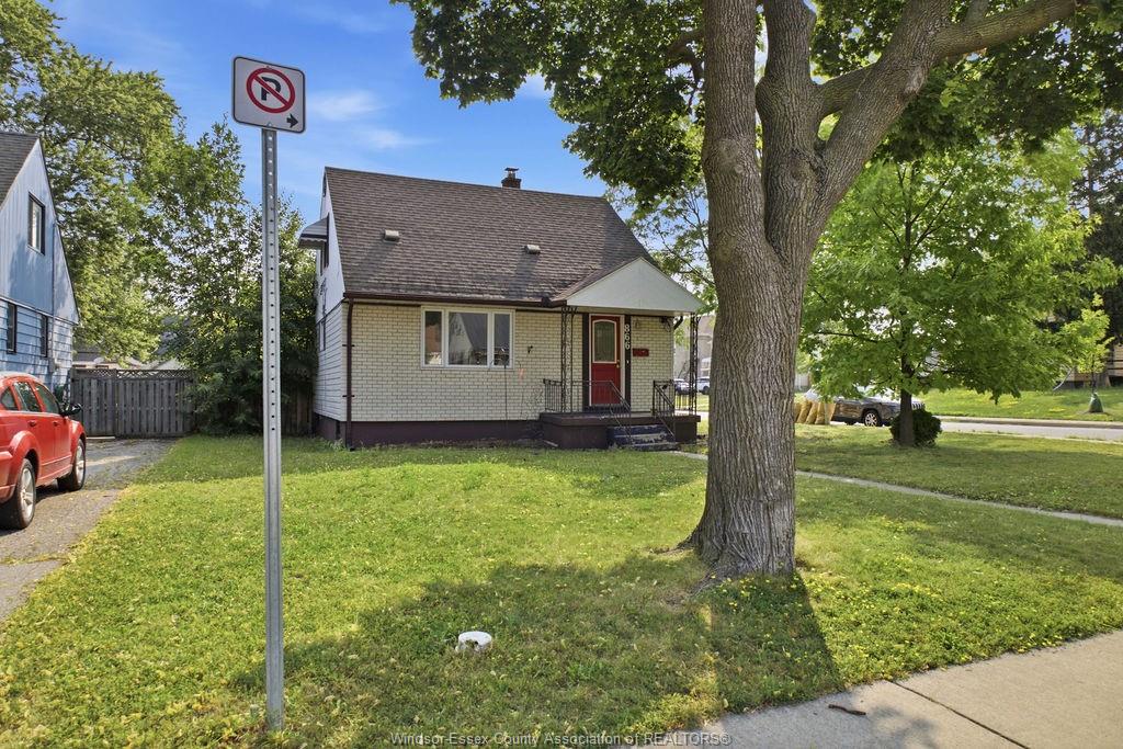MLS# 26018677: 866 FRANCOIS Court, Windsor, Canada