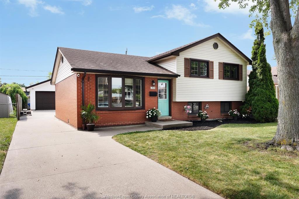 MLS# 26018726: 351 CARLING Crescent, Windsor, Canada