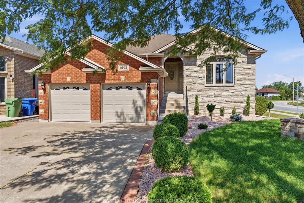MLS# 26018758: 1695 MERIDIAN Street, Windsor, Canada