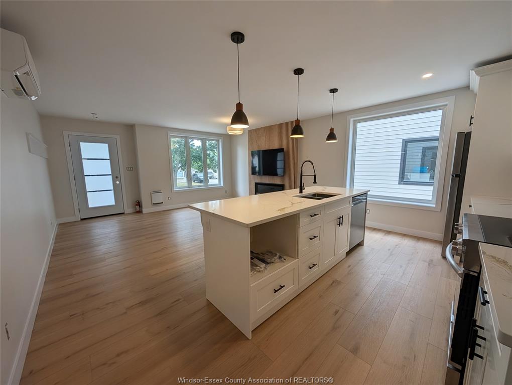 MLS# 26018760: 1711 Ford Boulevard Unit# 2, Windsor, Canada