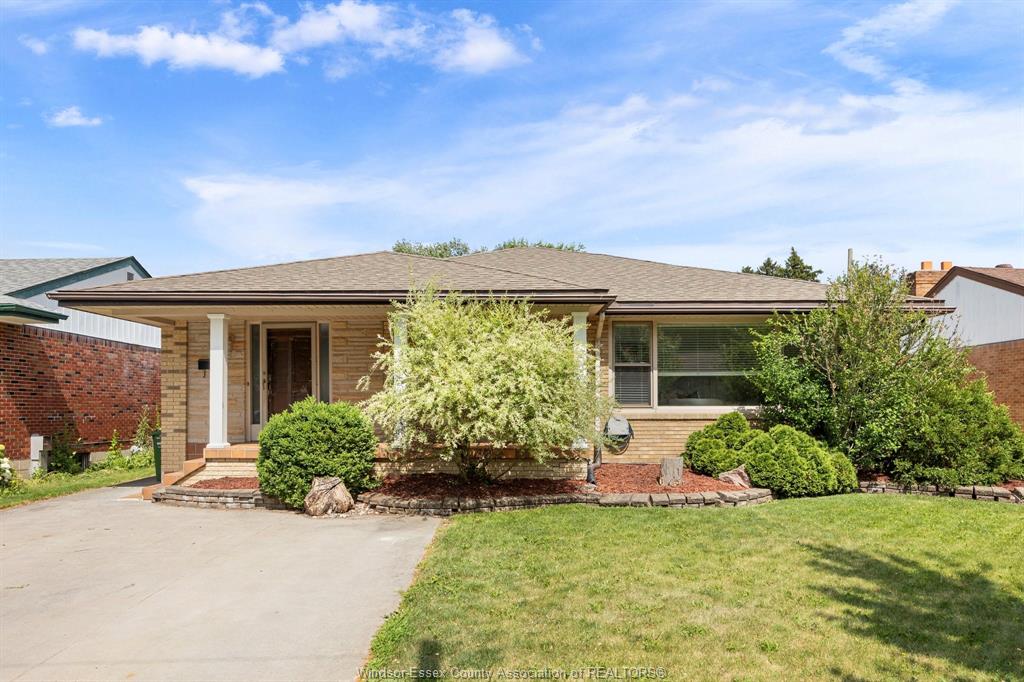 MLS# 26018888: 850 GREENDALE Drive, Windsor, Canada