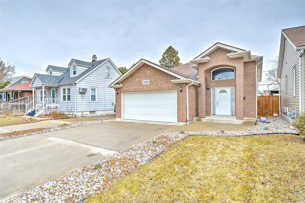 MLS# 26018846: 2490 BERNARD, Windsor, Canada