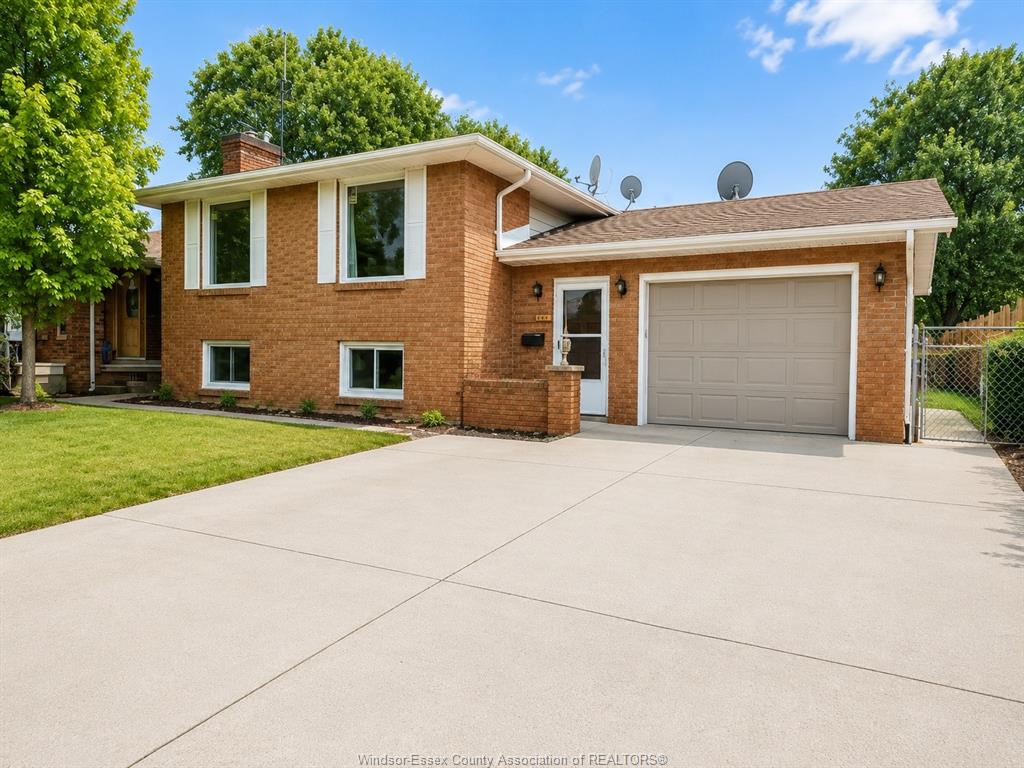 MLS# 26018877: 2997 REGIS Avenue Unit# LOWER, Windsor, Canada