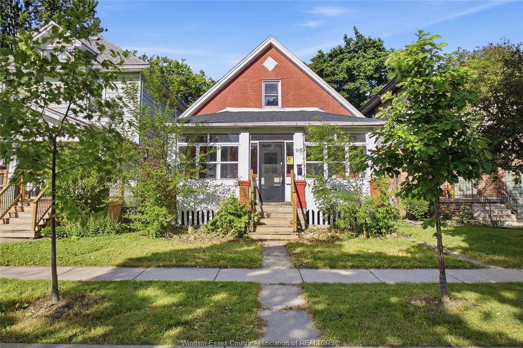 MLS# 26018964: 977 GLADSTONE, Windsor, Canada