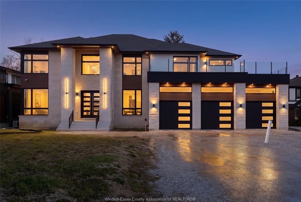 MLS# 26019019: 8535 RIVERSIDE Drive, Windsor, Canada