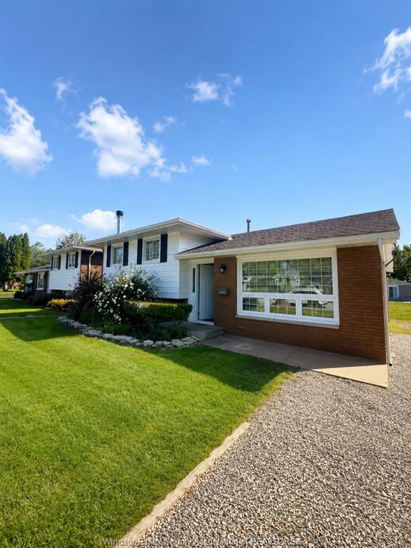MLS# 26019108: 1860 Service Road, Kingsville, Canada