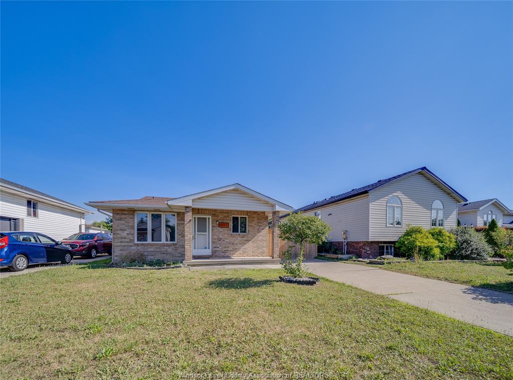 MLS# 26018979: 1465 FOSTER Avenue, Windsor, Canada