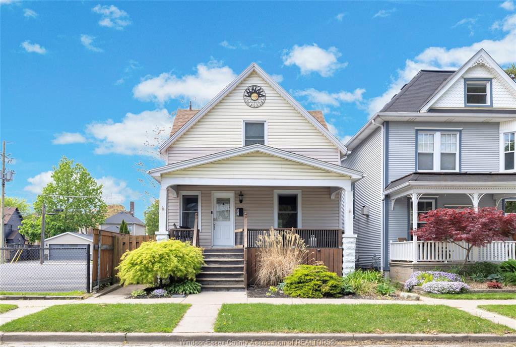 MLS# 26019171: 521 WINDERMERE, Windsor, Canada