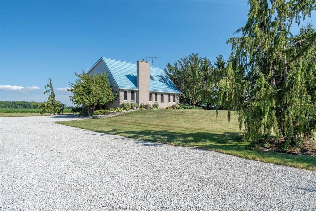 MLS# 26018640: 1270 Mandaumin Road, Dawn-Euphemia, Canada