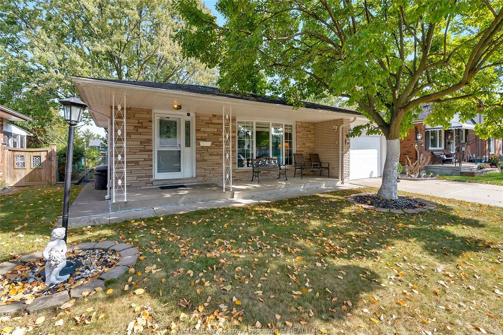 MLS# 26019243: 2664 RIVARD Avenue, Windsor, Canada