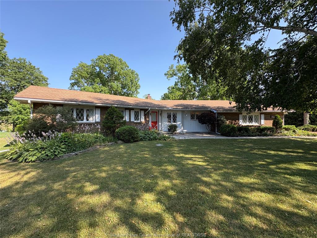 MLS# 26019147: 37 PARK Lane, Lambton Shores, Canada