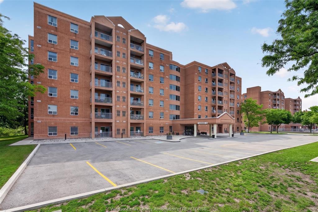 MLS# 26018223: 3915 Southwinds Drive Unit# 203, Windsor, Canada