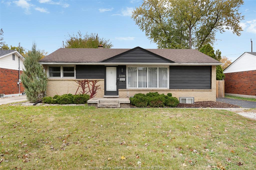 MLS# 26019417: 3300 MARK  Unit# MAIN, Windsor, Canada