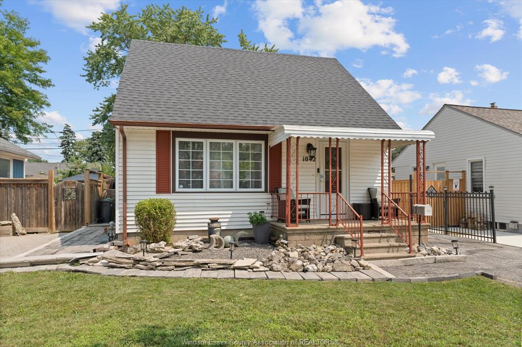 MLS# 26019454: 1042 EDWARDS, Windsor, Canada