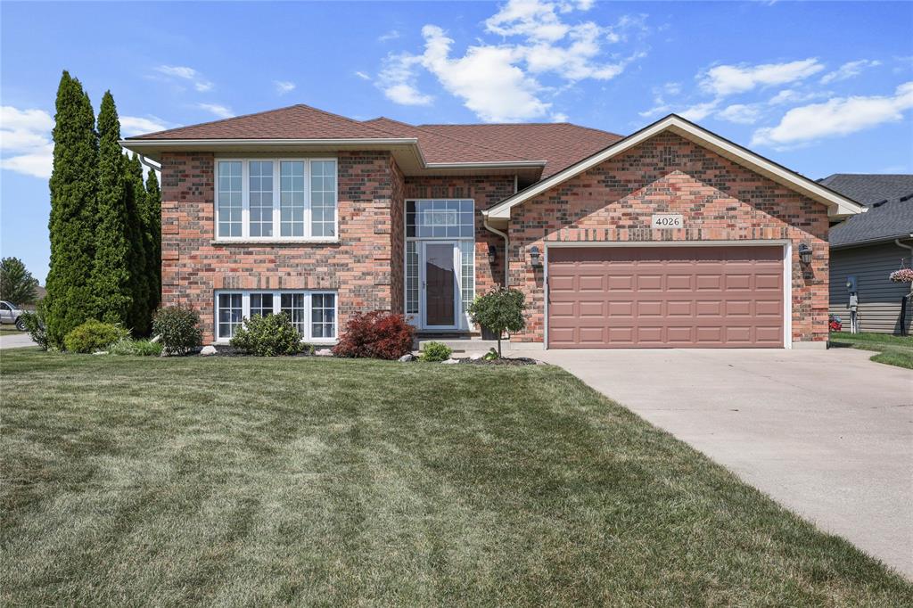 MLS# 26019221: 4026 Applewood Drive, Petrolia, Canada